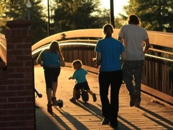 Aide à domicile pour les familles, profitez de vos proches et laissez les clés de votre cuisine dans les mains de GE Cuisine.